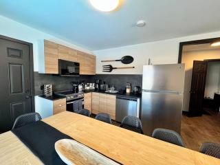 2 Large Bedrooms Sauna Heated Patio - 9