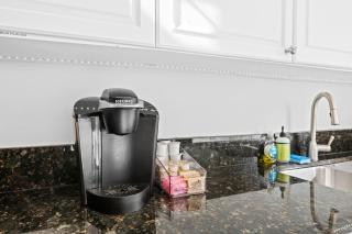 2 bed, steps from Wilton Drive, BBQ, fire pit - 2