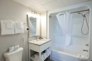 Parrot-ise by StayMareni - Oceanfront Suite - Myrtle Beach - 7