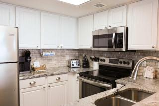 Parrot-ise by StayMareni - Oceanfront Suite - Myrtle Beach - 6