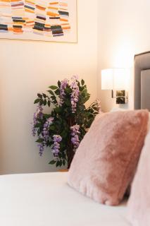 2 Bedroom Apartment - Parking - Walk to Town - 7