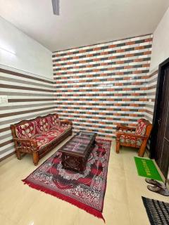 Vrindavan Divine Hut near Prem Mandir and Iskcon - 6