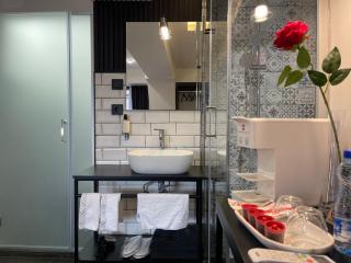 Mickitos Luxury Lifestyle - 5