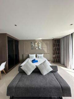 The Viva Patong Sea view and Mountain views - 2