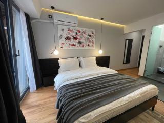 Mickitos Luxury Lifestyle - 0