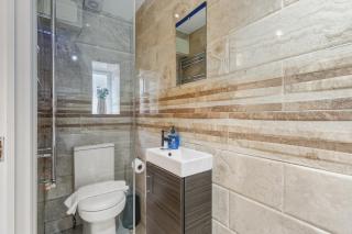 Comfortable 1-Bedroom Apartment, Great Location - Londra - 0