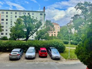 Ravine Apartments - Parking - 5