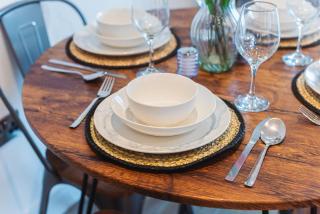 2 Bedroom Apartment - Parking - Walk to Town - 9