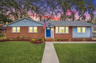 Camellia House - 6 minutes to MCRD Parris Island Graduation Family Friendly, Beach Pass Included, Renovated - 0