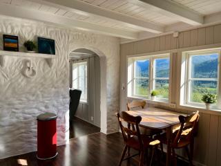 Grey Lodge - Isfjorden - 4