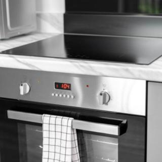 Two Bedroom Apartment - WiFi - Netflix - Balcony - Secure Parking - 2MC - 9