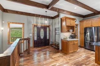 Winter Deal! 2 Master Suites, Fireplace, Hot tub - 2