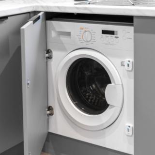 Two Bedroom Apartment - WiFi - Netflix - Balcony - Secure Parking - 2MC - 8