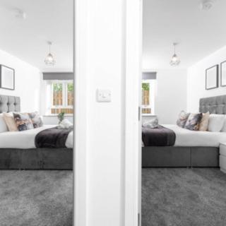 Two Bedroom Apartment - WiFi - Netflix - Balcony - Secure Parking - 2MC - 5