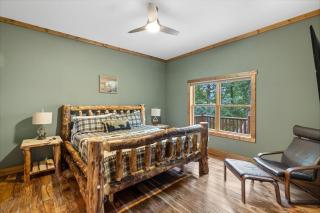 Winter Deal! 2 Master Suites, Fireplace, Hot tub - 4