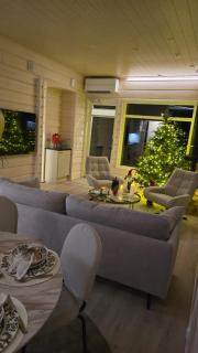 Arctic Circle Aurora Guesthouse - 1