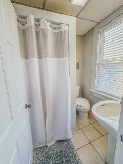 Entire Lovely 3 Bedroom, 2 Bathroom Apartment! 1 Block to the Beach and Boardwalk! - 3