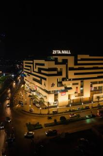 Zeta Mall Luxury Apartments by Wall Street Rooftop Pool Access - 1