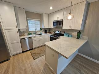 Beautiful new construction 1br with full size appliances centrally located - 8