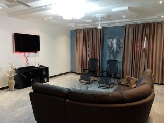 1 Bed Apartment Sleeps 2 - Parking Garden Wifi - 4