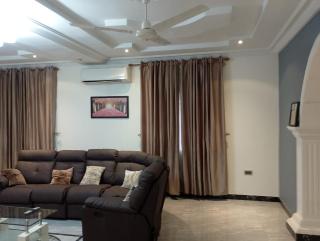 1 Bed Apartment Sleeps 2 - Parking Garden Wifi - 3