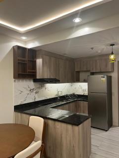 Cozy Modern Apartment with Luxury Amenities - 9