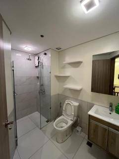 Cozy Modern Apartment with Luxury Amenities - 5