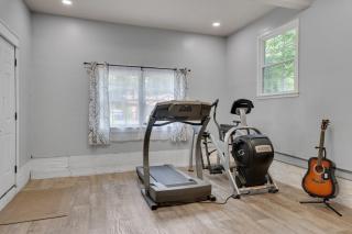 New! Relaxing Retreat Near North Hills & Downtown - 3
