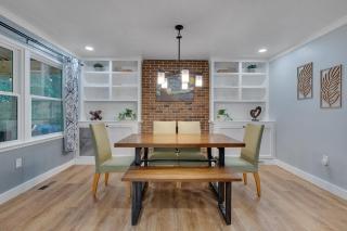 New! Relaxing Retreat Near North Hills & Downtown - 6