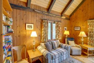 Community Perks Retreat with Thirteenth Lake Access - 3