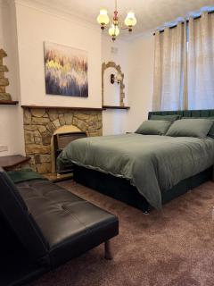 Modern 3Bed Doncaster Home with Vintage Charm - 4