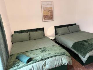 Modern 3Bed Doncaster Home with Vintage Charm - 1