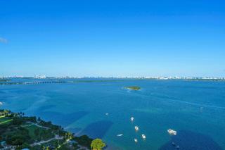 Seaview Work Haven Condo for 4 - 5