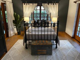 Sandton Farmhouse - 6