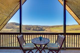 Decks and Panoramic Views Rustic Sparta Cabin - 9