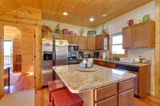 Decks and Panoramic Views Rustic Sparta Cabin - 2