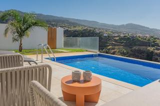 Sunny Ocean View Villa - 9