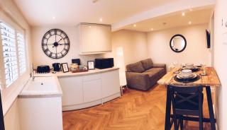 Little Dunton Lodges 2 - 8