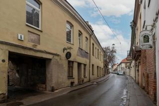 Jacuzzi overlooking the tower - 9