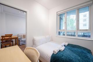 3 Bedroom Apartment With Balcony Near Kings Cross - 4
