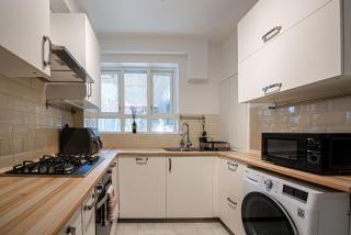 3 Bedroom Apartment With Balcony Near Kings Cross - 2