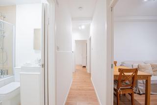 3 Bedroom Apartment With Balcony Near Kings Cross - 1