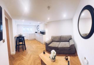 Little Dunton Lodges 2 - 1