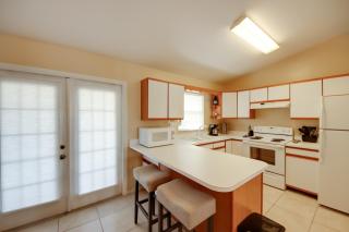 Screened Porch and Pool Access Cozy Sebring Condo - 2