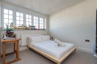 Modern 3BD Home with Garden West London - 7