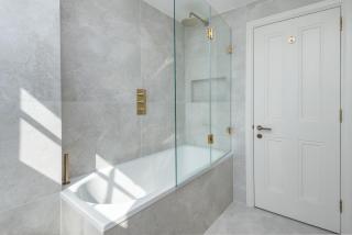 Modern 3BD Home with Garden West London - 5