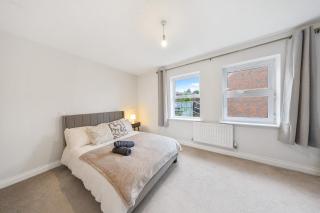 Cozy Two Bedroom House with Driveway Parking & Garden - 9