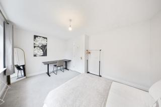 Cozy Two Bedroom House with Driveway Parking & Garden - 4