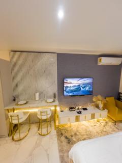 Luxury Studio Apt at 233 Boulevard Cantonment-Accra - 4