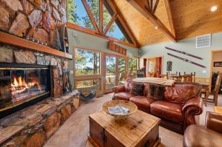 The Getaway Chalet - Walk to Slopes & Golf Course, Ping Pong, Fireplace, Deck - 9